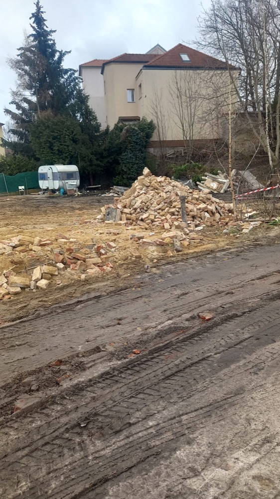 Jak probíhá demolice starého domku